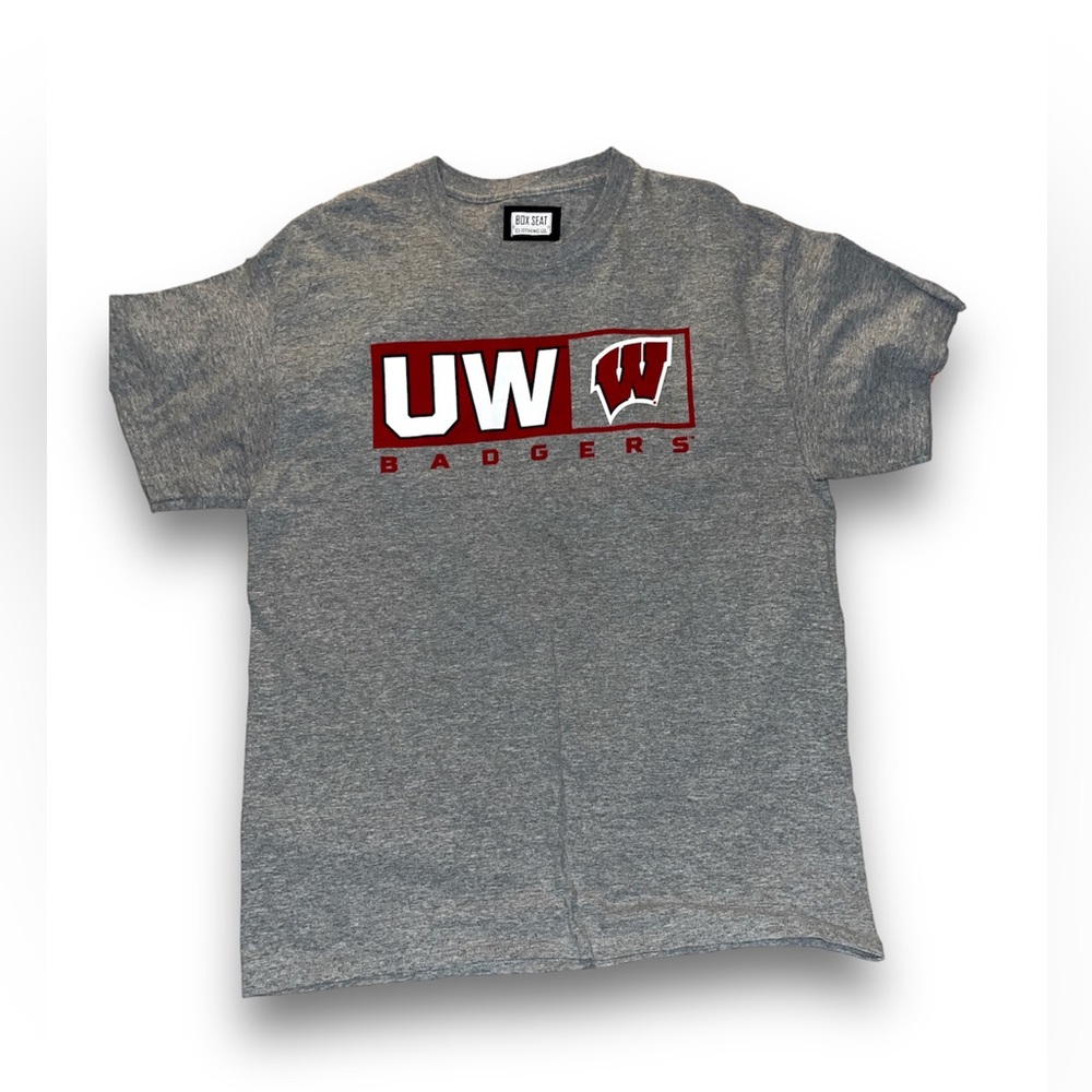 NWOT never worn Wisconsin Badgers 🦡 t-shirt. Size: L